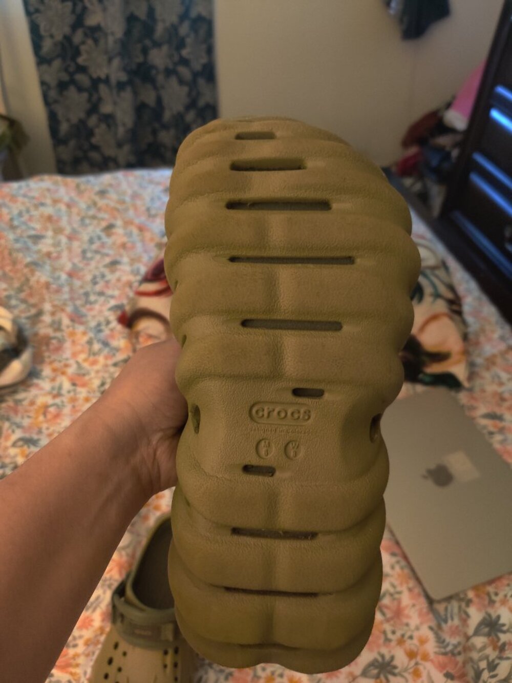 crocs - Picture 4 of 6